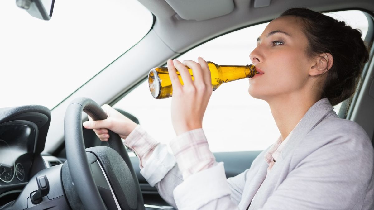 Místo řidičáku zákaz řízení. Lotyška dorazila na zkoušku v autoškole opilá